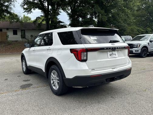 White Metallic 2026 Ford Explorer Active