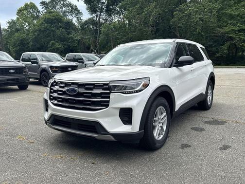 White Metallic 2026 Ford Explorer Active