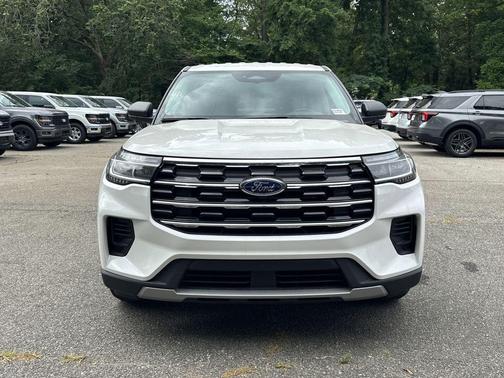 White Metallic 2026 Ford Explorer Active