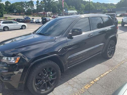 Diamond Black Crystal Pearlcoat 2019 Jeep Grand Cherokee Altitude