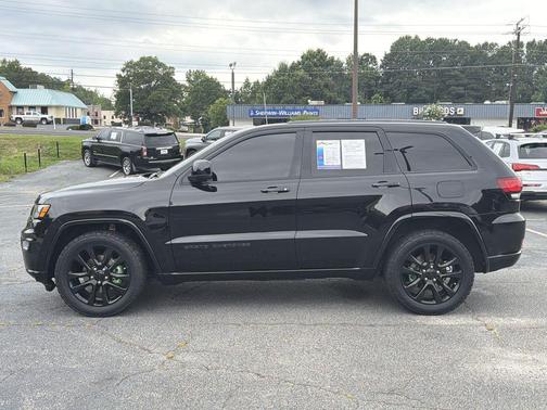 Diamond Black Crystal Pearlcoat 2019 Jeep Grand Cherokee Altitude