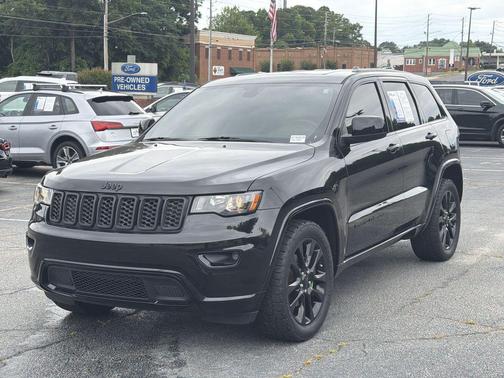 Diamond Black Crystal Pearlcoat 2019 Jeep Grand Cherokee Altitude