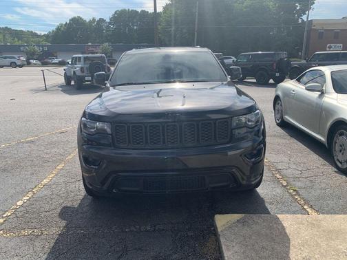 Diamond Black Crystal Pearlcoat 2019 Jeep Grand Cherokee Altitude