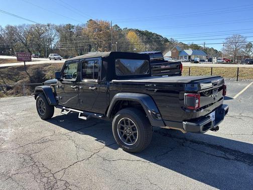 2023 Jeep Gladiator Overland