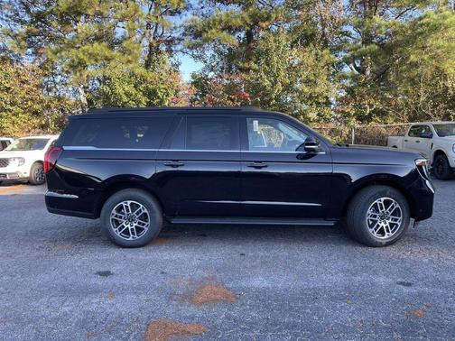 2025 Ford Expedition Max Active 4x2