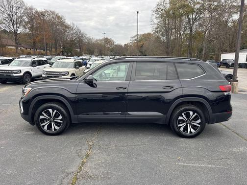2024 Volkswagen Atlas 2.0T SE