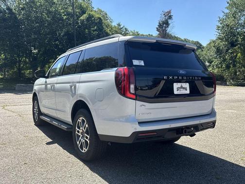Silver Metallic 2026 Ford Expedition Active