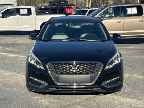 2017 Hyundai SONATA Hybrid Limited