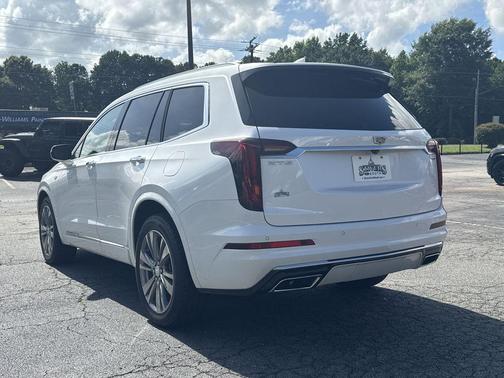 Crystal White Tricoat 2022 Cadillac XT6 Premium Luxury FWD