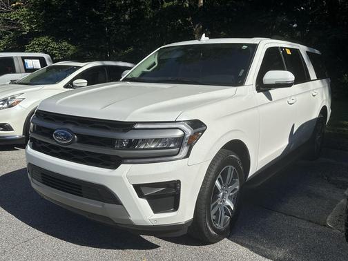 Star White Metallic Tri-Coat 2024 Ford Expedition Max XLT