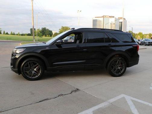 Agate Black Metallic 2025 Ford Explorer ST-Line