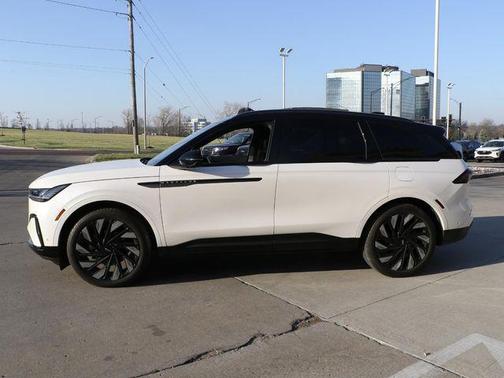 White Platinum Tri-Coat Metallic 2024 Lincoln Nautilus Reserve