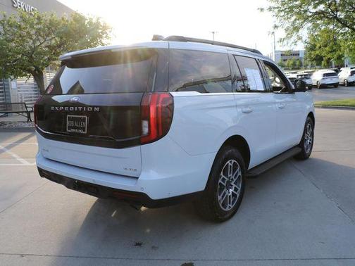 Space Silver 2025 Ford Expedition Active