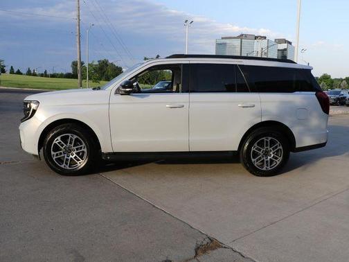 Space Silver 2025 Ford Expedition Active
