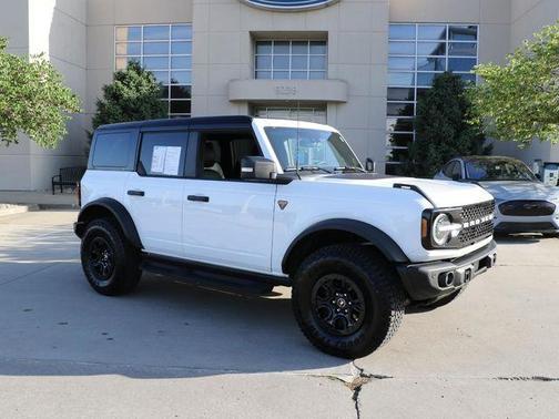 Oxford White 2025 Ford Bronco Badlands