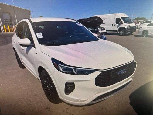 White Metallic 2025 Ford Escape ST-Line Elite