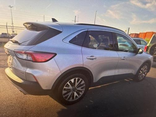 2020 Ford Escape Titanium Hybrid