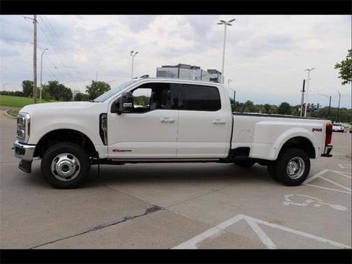 2025 Ford F-350 Lariat Super Duty