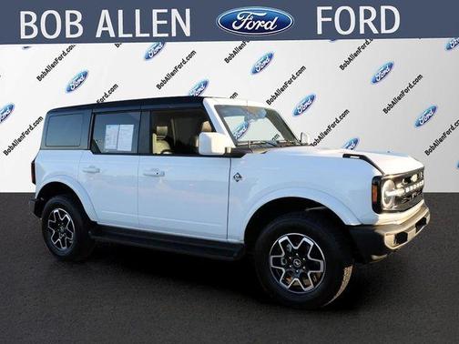 Oxford White 2025 Ford Bronco Outer Banks