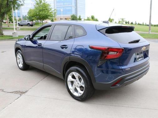 Blue Glow Metallic 2024 Chevrolet Trax LS