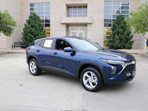 Blue Glow Metallic 2024 Chevrolet Trax LS