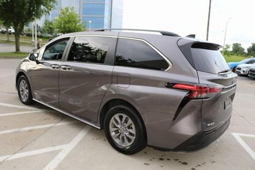 2021 Toyota Sienna XLE