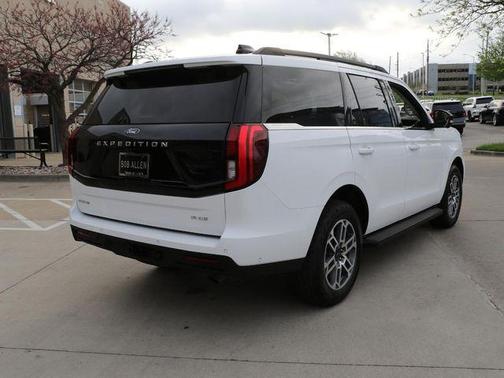 Oxford White 2025 Ford Expedition Active
