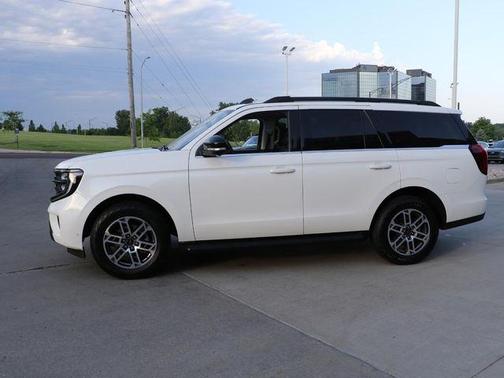 Star White 2025 Ford Expedition Active