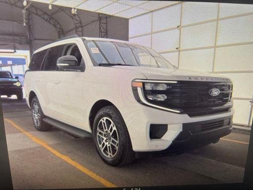 Star White 2025 Ford Expedition Active