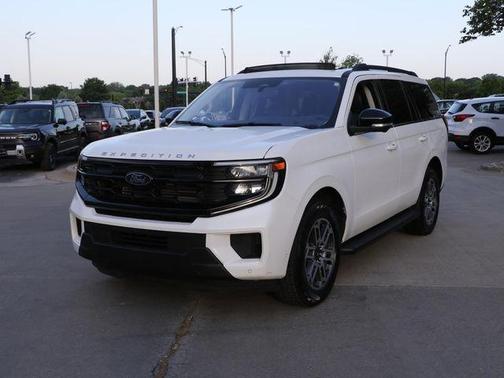 Star White 2025 Ford Expedition Active