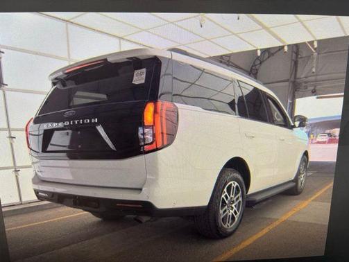 Star White 2025 Ford Expedition Active