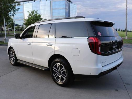 Star White 2025 Ford Expedition Active