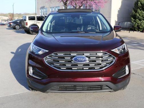 Burgundy Velvet Metallic Tinted Clearcoat 2023 Ford Edge Titanium