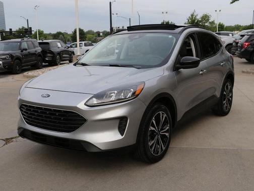 Iconic Silver Metallic 2021 Ford Escape SE