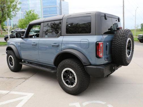 Azure Gray Metallic 2024 Ford Bronco Outer Banks