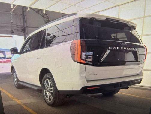 Star White 2025 Ford Expedition Active
