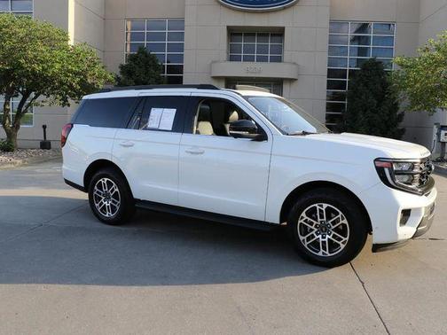 Star White 2025 Ford Expedition Active