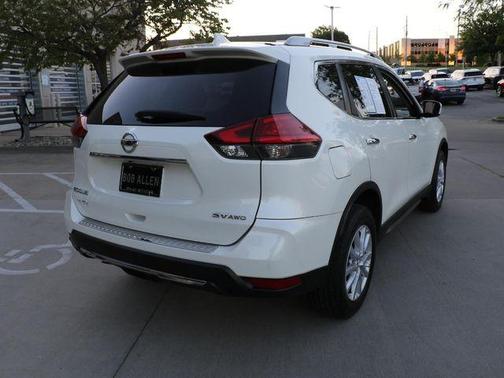 White 2017 Nissan Rogue SV