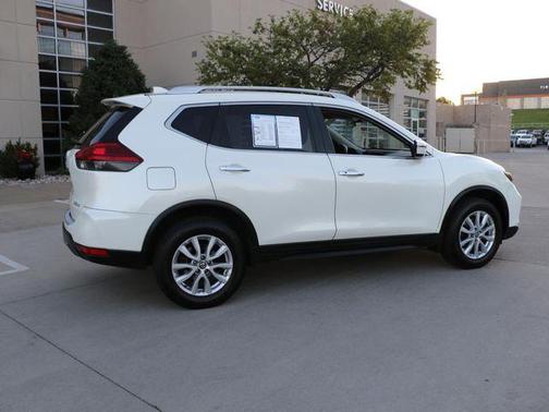White 2017 Nissan Rogue SV