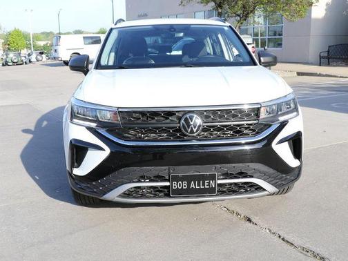 Pure White 2023 Volkswagen Taos 1.5T S