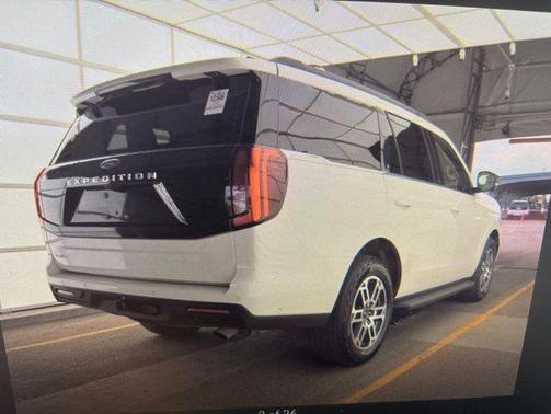 White Metallic 2025 Ford Expedition Active