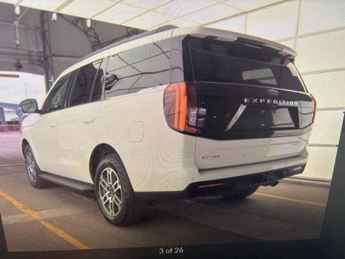 White Metallic 2025 Ford Expedition Active
