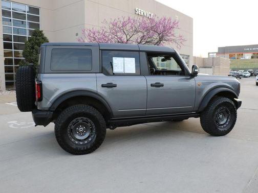 Carbonized Gray Metallic 2025 Ford Bronco Badlands