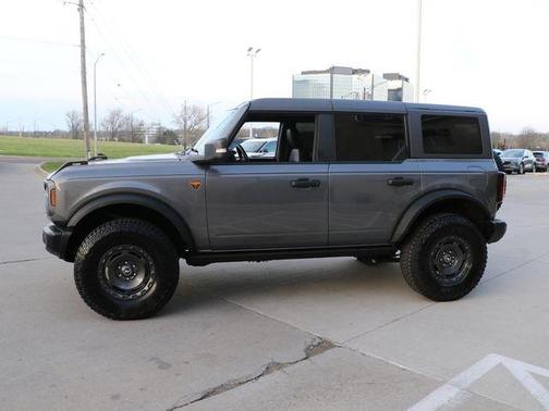 Carbonized Gray Metallic 2025 Ford Bronco Badlands