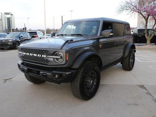 Carbonized Gray Metallic 2025 Ford Bronco Badlands