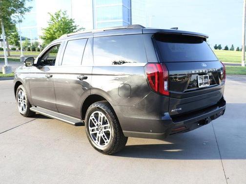 Dark Matter Gray Metallic 2025 Ford Expedition Active