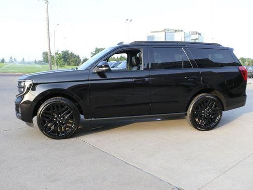 Black 2027 Ford Expedition Platinum