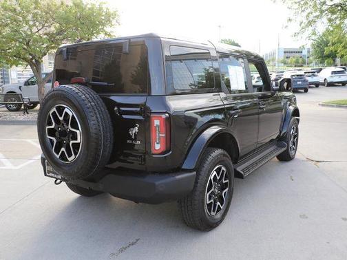 Shadow Black 2025 Ford Bronco Outer Banks