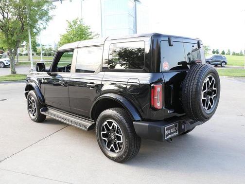Shadow Black 2025 Ford Bronco Outer Banks