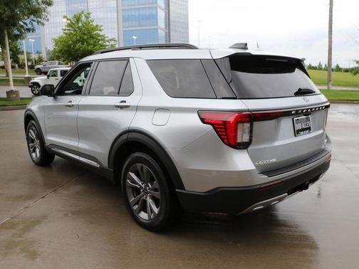 Iconic Silver Metallic 2025 Ford Explorer Active